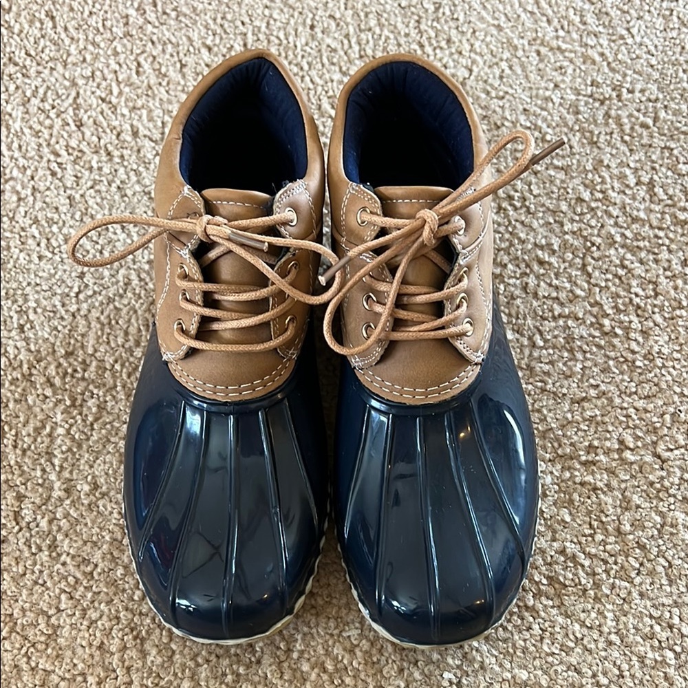 Tommy Hilfiger “duck” boot